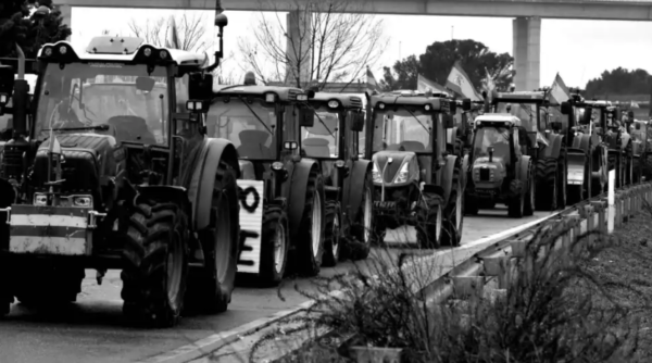 El gobierno carga contra los agricultores mientras los expolia