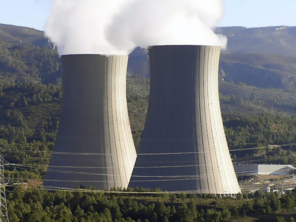 La politización de la energía nuclear hunde la competitividad de España