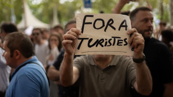 «Tourists go home», otra idiotez populista