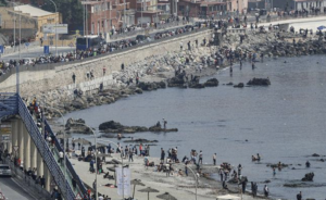 Invasión migratoria y PIB inflado. El destructivo crecimiento extensivo de Sánchez
